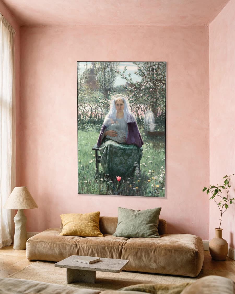 De heilige moeder in een aluminium frame aan dezelfde muur