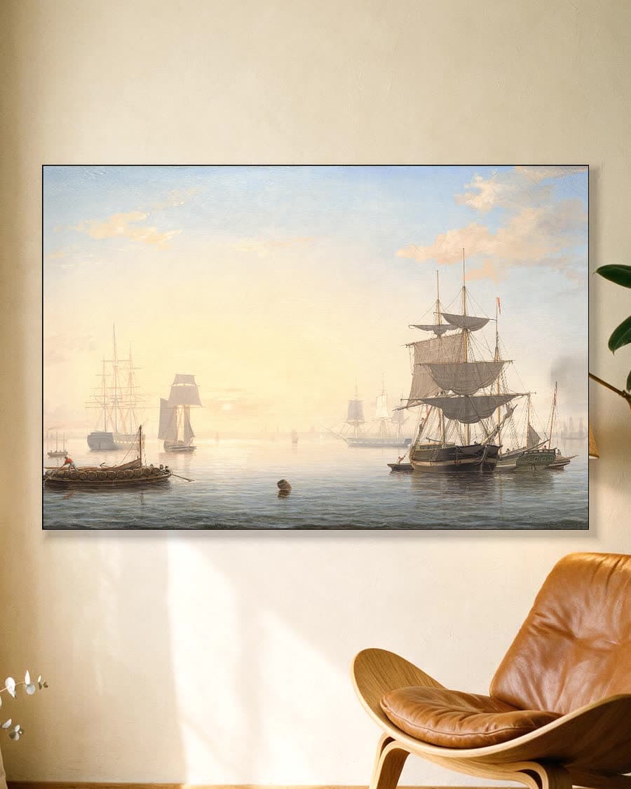 De haven van Boston, met de stad in de verte in een aluminium frame aan dezelfde muur