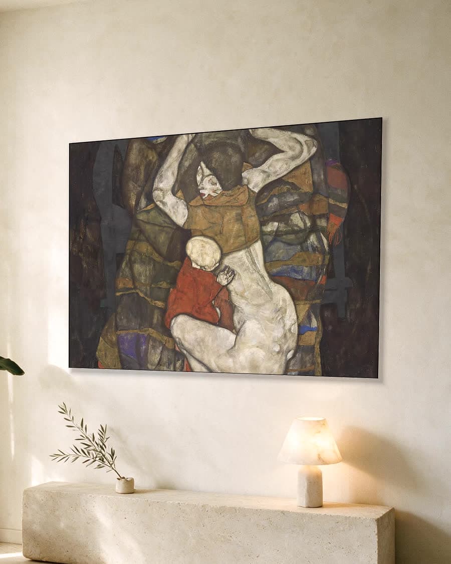 Jonge moeder in een aluminium frame aan dezelfde muur