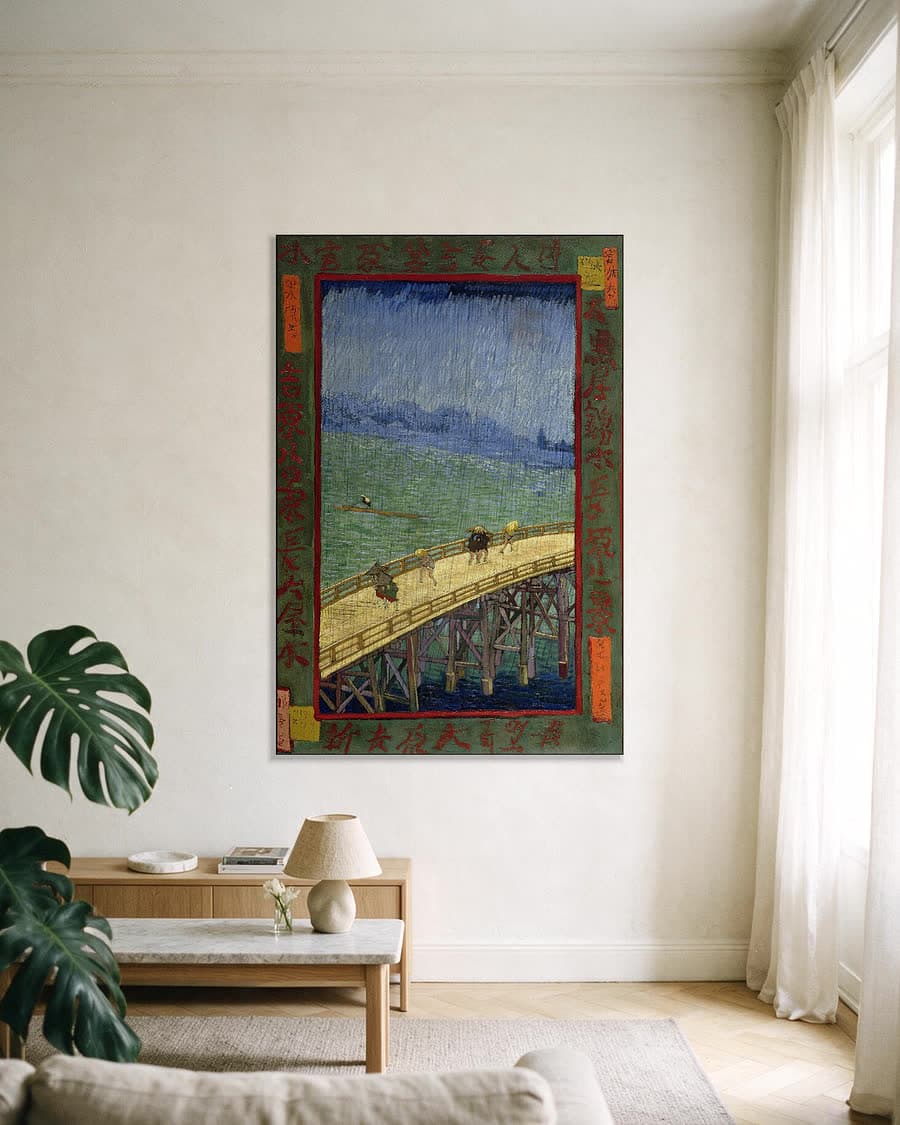 Brug in de regen (naar Hiroshige) in een aluminium frame aan dezelfde muur