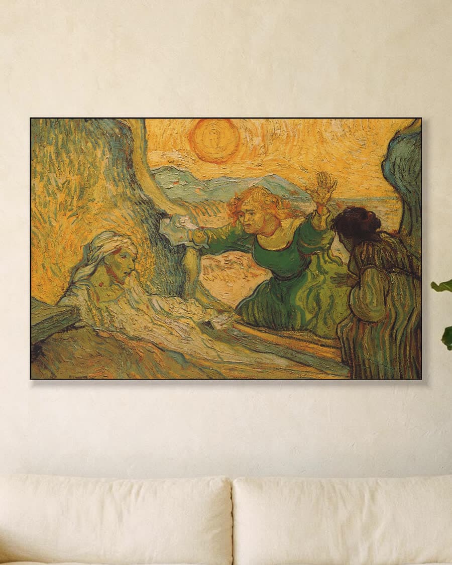 De opwekking van Lazarus (naar Rembrandt) in een aluminium frame aan dezelfde muur