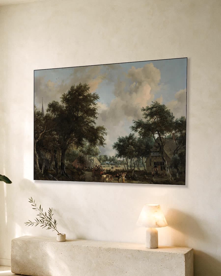 Bospad met een kar vol reizigers in een aluminium frame aan dezelfde muur
