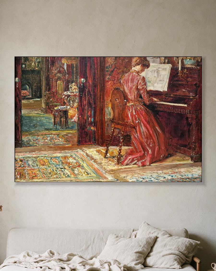 Aan de piano in een aluminium frame aan dezelfde muur