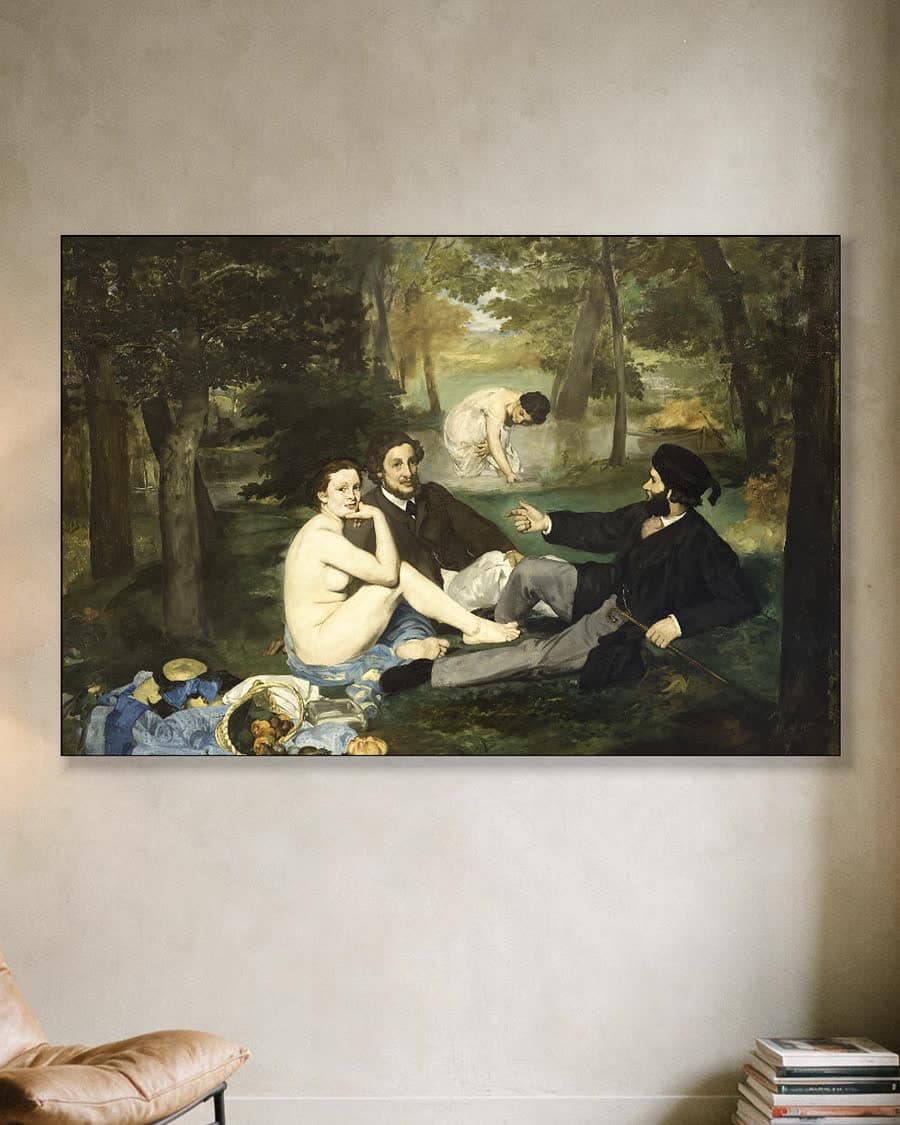 Het ontbijt in het groen (Le déjeuner sur l'herbe) in een aluminium frame aan dezelfde muur