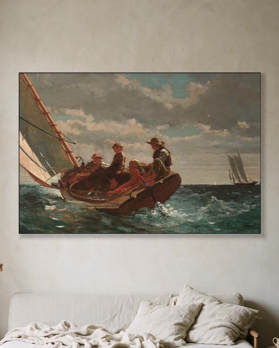 Breezing Up (A Fair Wind, 1876) in een aluminium frame aan dezelfde muur