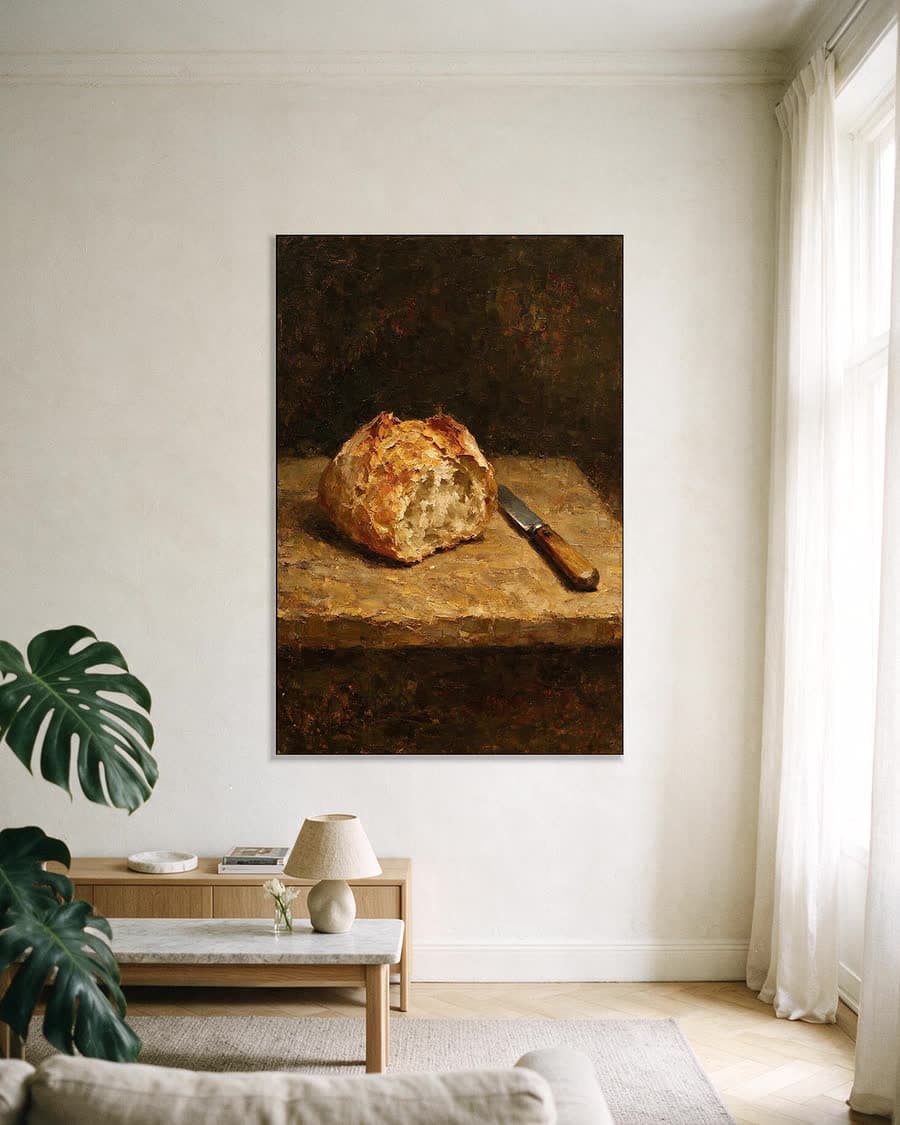 Brood en een mes in een aluminium frame aan dezelfde muur