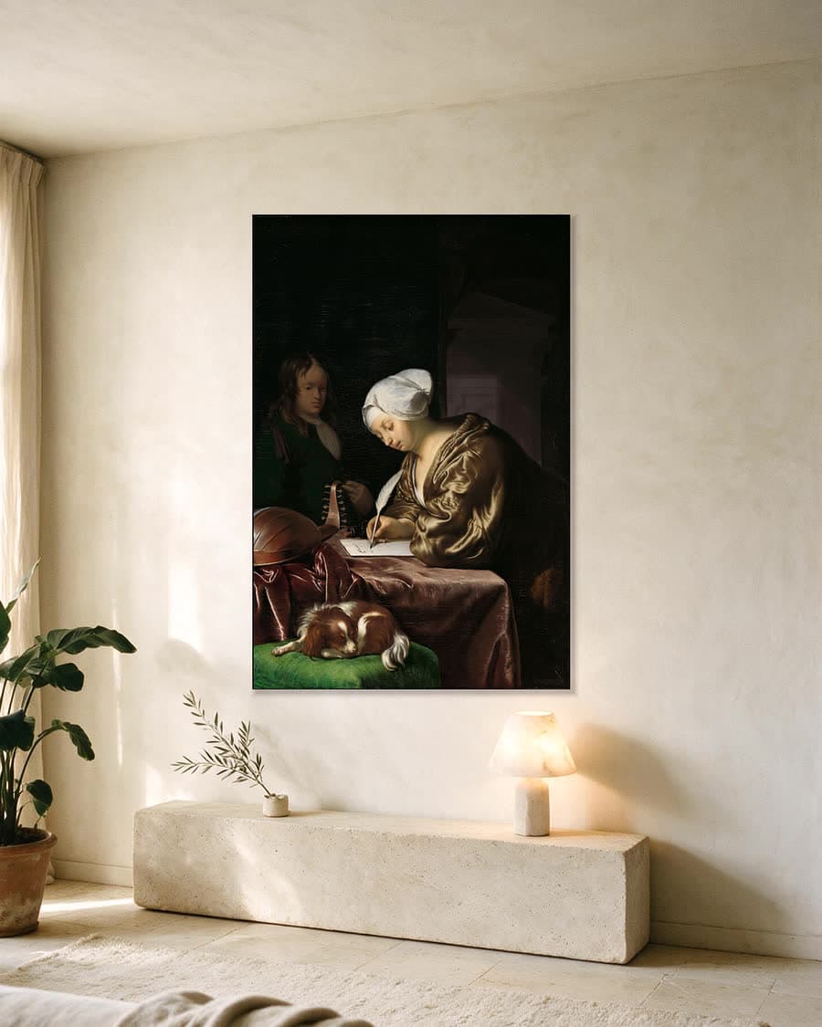 De briefschrijver in een aluminium frame aan dezelfde muur