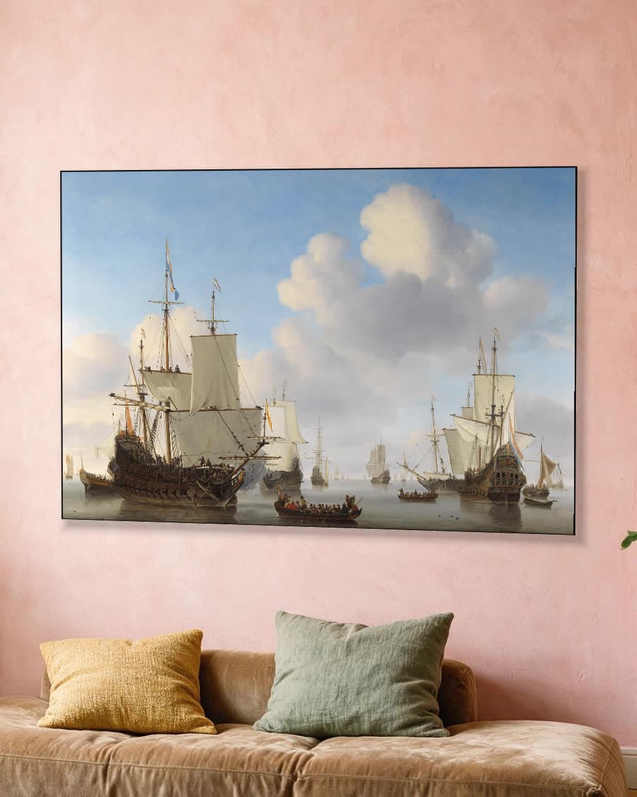 Nederlandse oorlogsschepen op een kalme zee in een aluminium frame aan dezelfde muur
