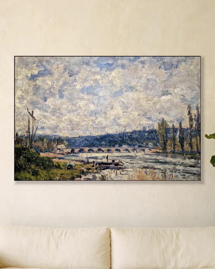 De brug bij Sèvres in een aluminium frame aan dezelfde muur