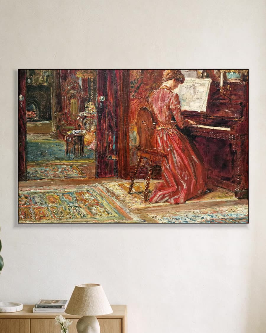 Aan de piano in een aluminium frame aan dezelfde muur