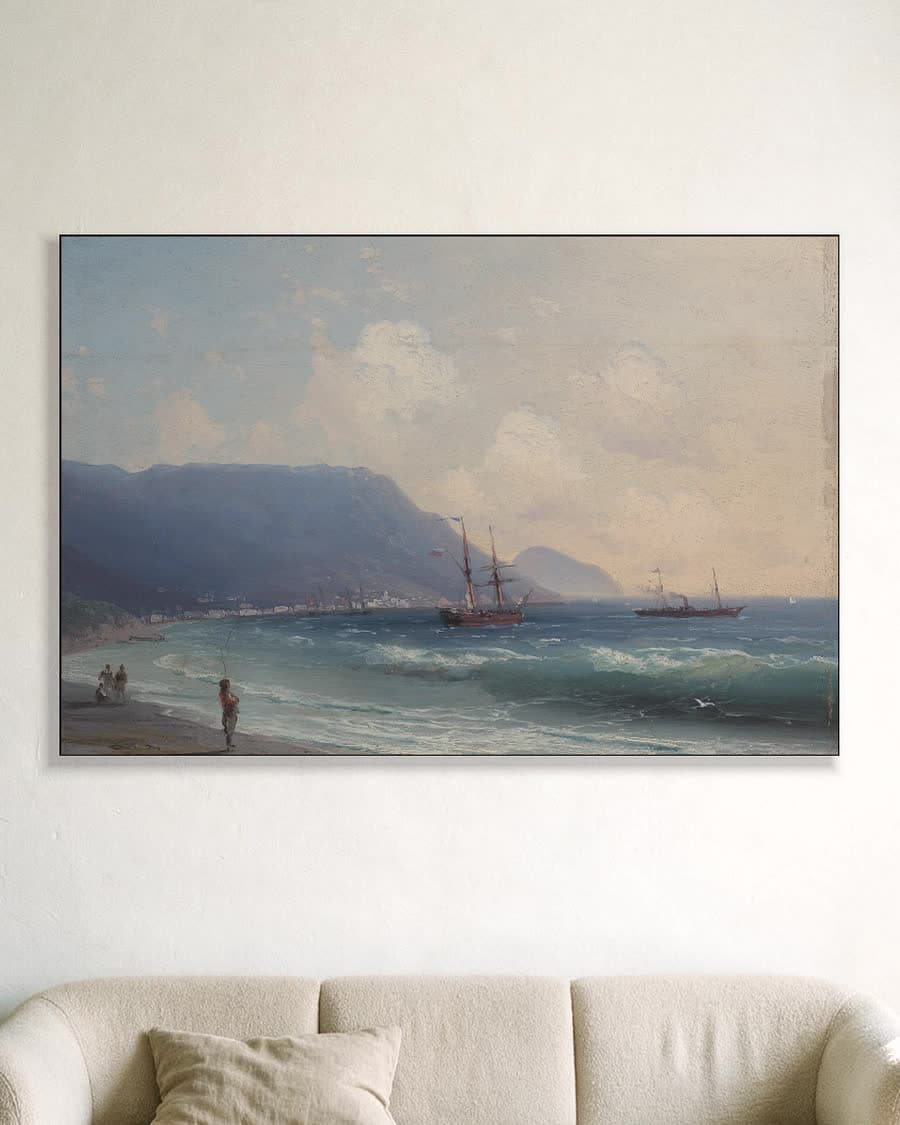 Zeegezicht aan de Krimkust in een aluminium frame aan dezelfde muur