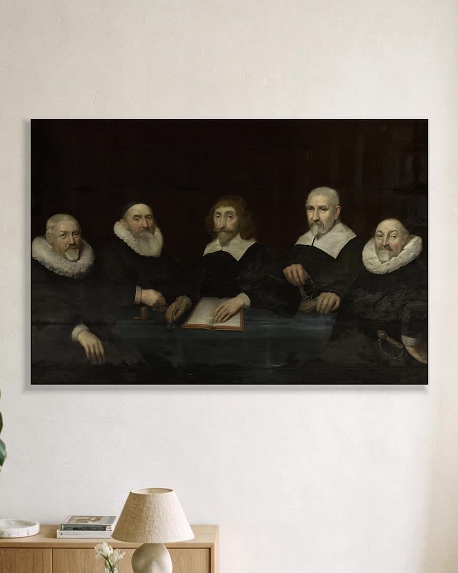 De regenten van het tuchthuis in Middelburg in een aluminium frame aan dezelfde muur