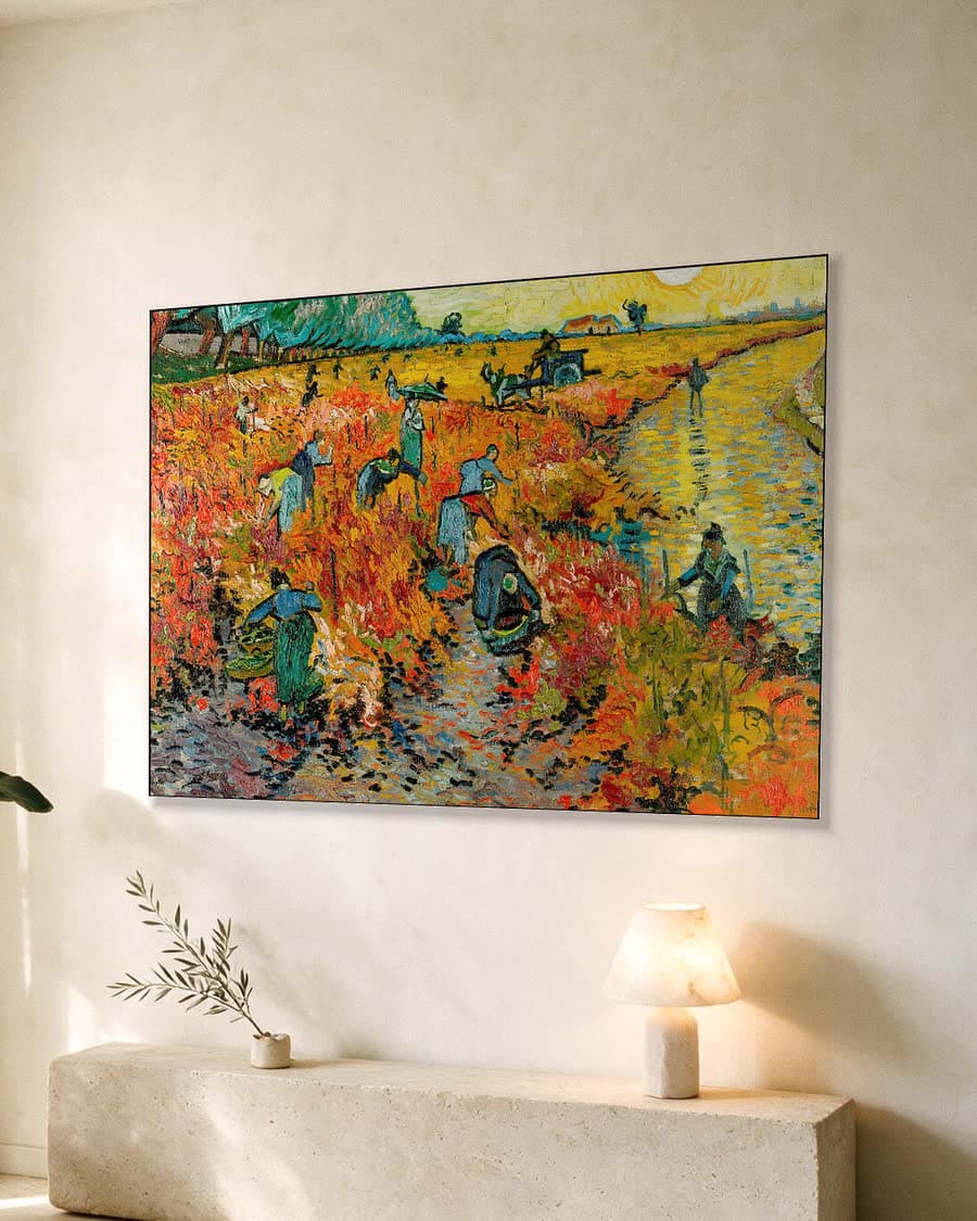 De rode wijngaard in een aluminium frame aan dezelfde muur