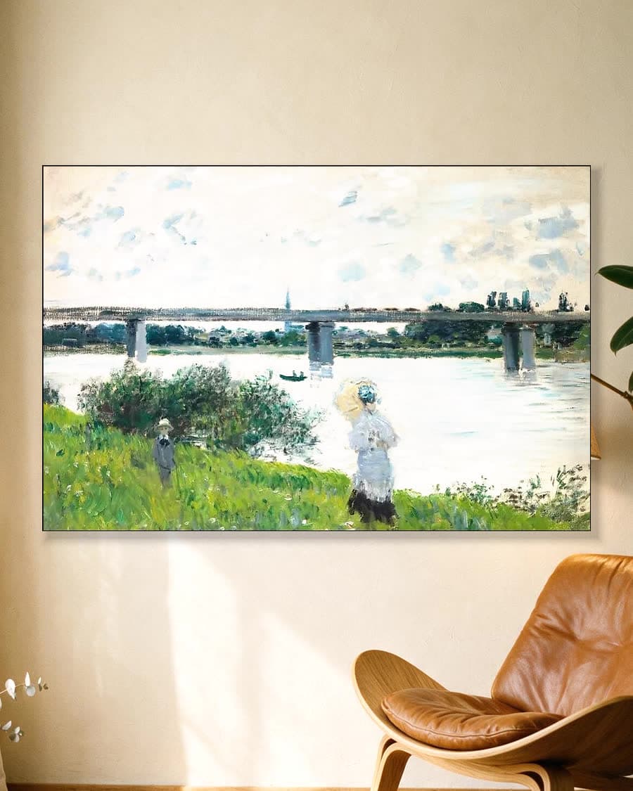 De Promenade met de Spoorwegbrug, Argenteuil in een aluminium frame aan dezelfde muur