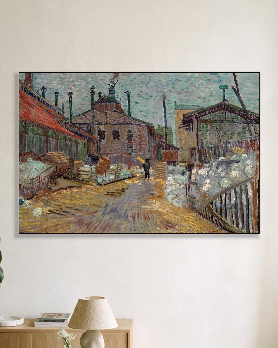 De fabriek in een aluminium frame aan dezelfde muur