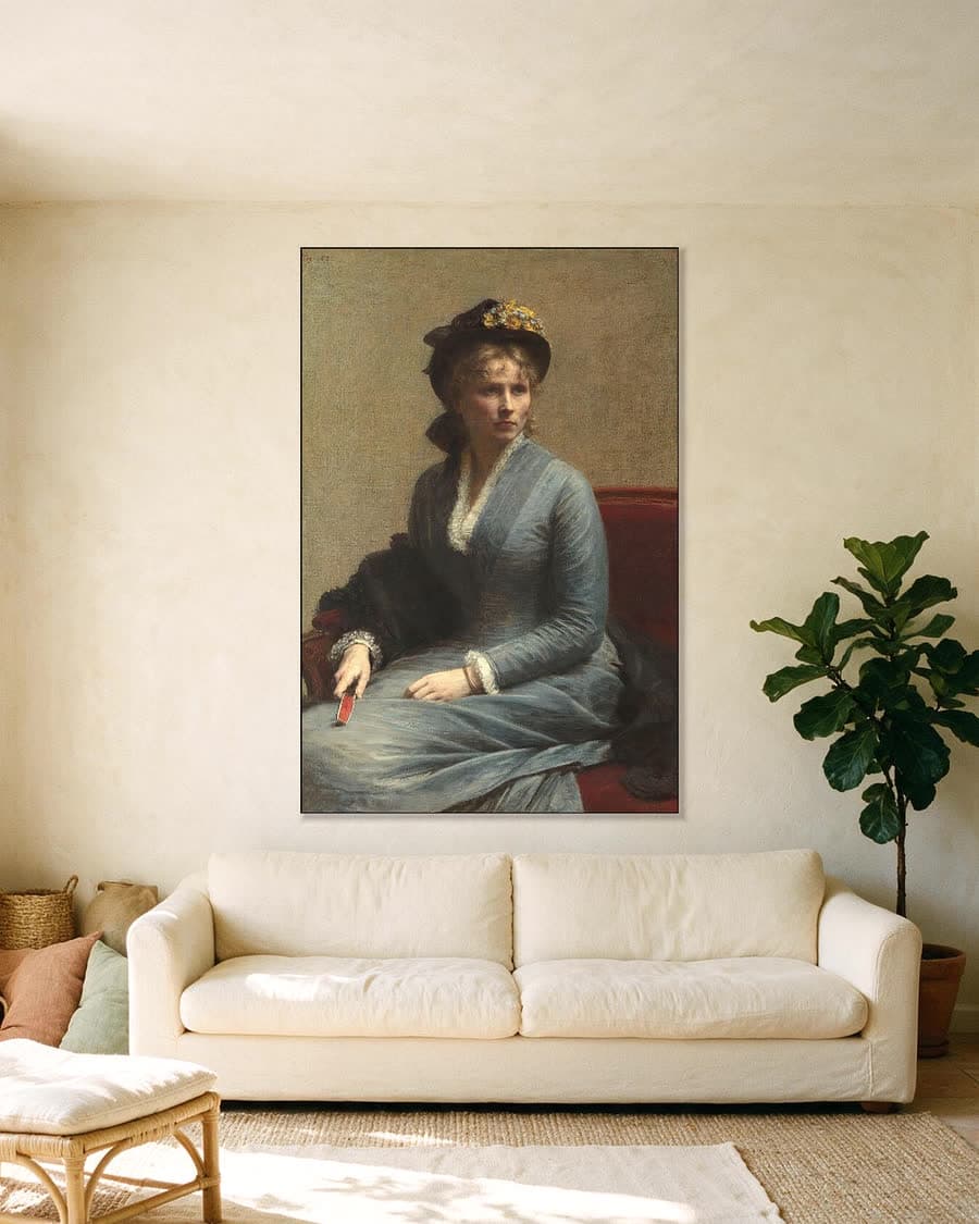 Portret van Charlotte Dubourg in een aluminium frame aan dezelfde muur