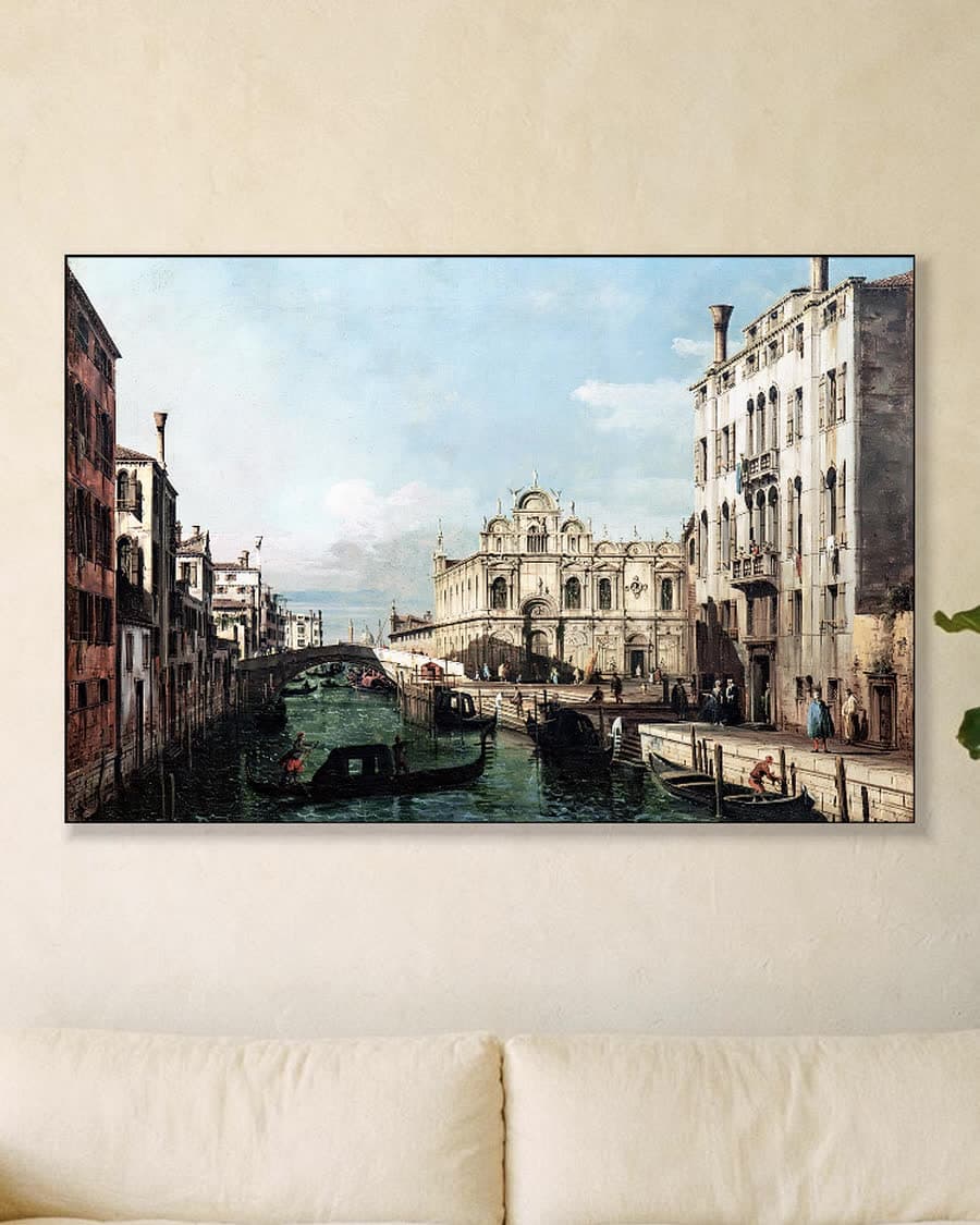 Gondels in Venetië in een aluminium frame aan dezelfde muur