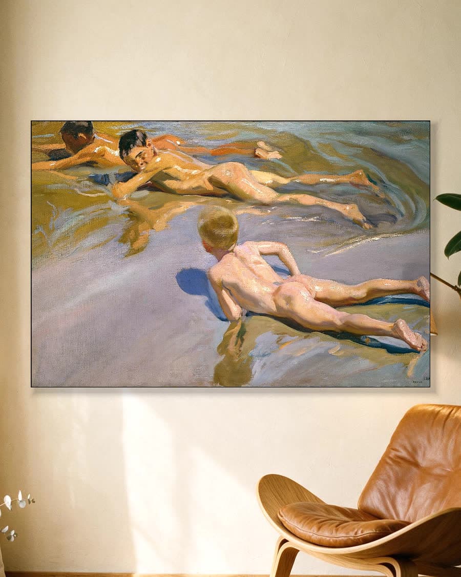 Jongens op het strand (Chicos en la playa, 1909) in een aluminium frame aan dezelfde muur