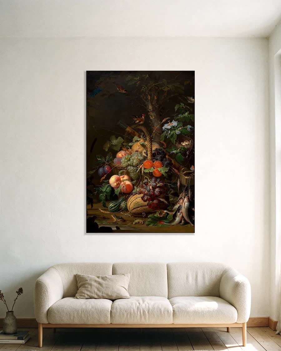 Stilleven met fruit, vissen en vogels in een aluminium frame aan dezelfde muur