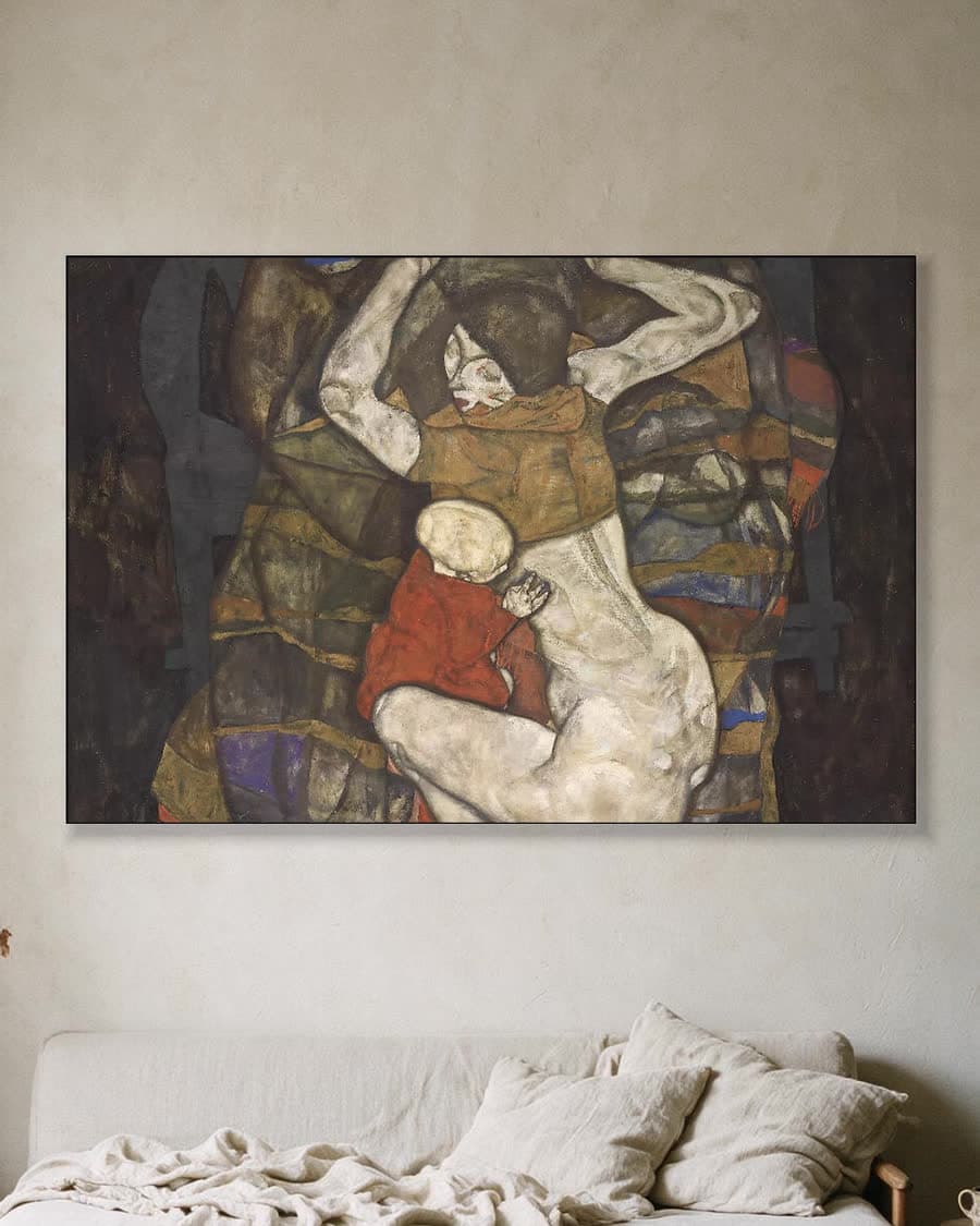 Jonge moeder in een aluminium frame aan dezelfde muur