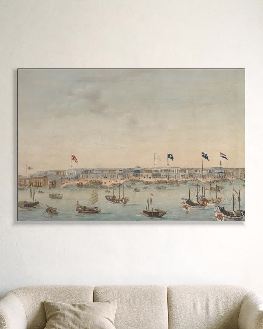 Gezicht op de rede van Kanton in een aluminium frame aan dezelfde muur