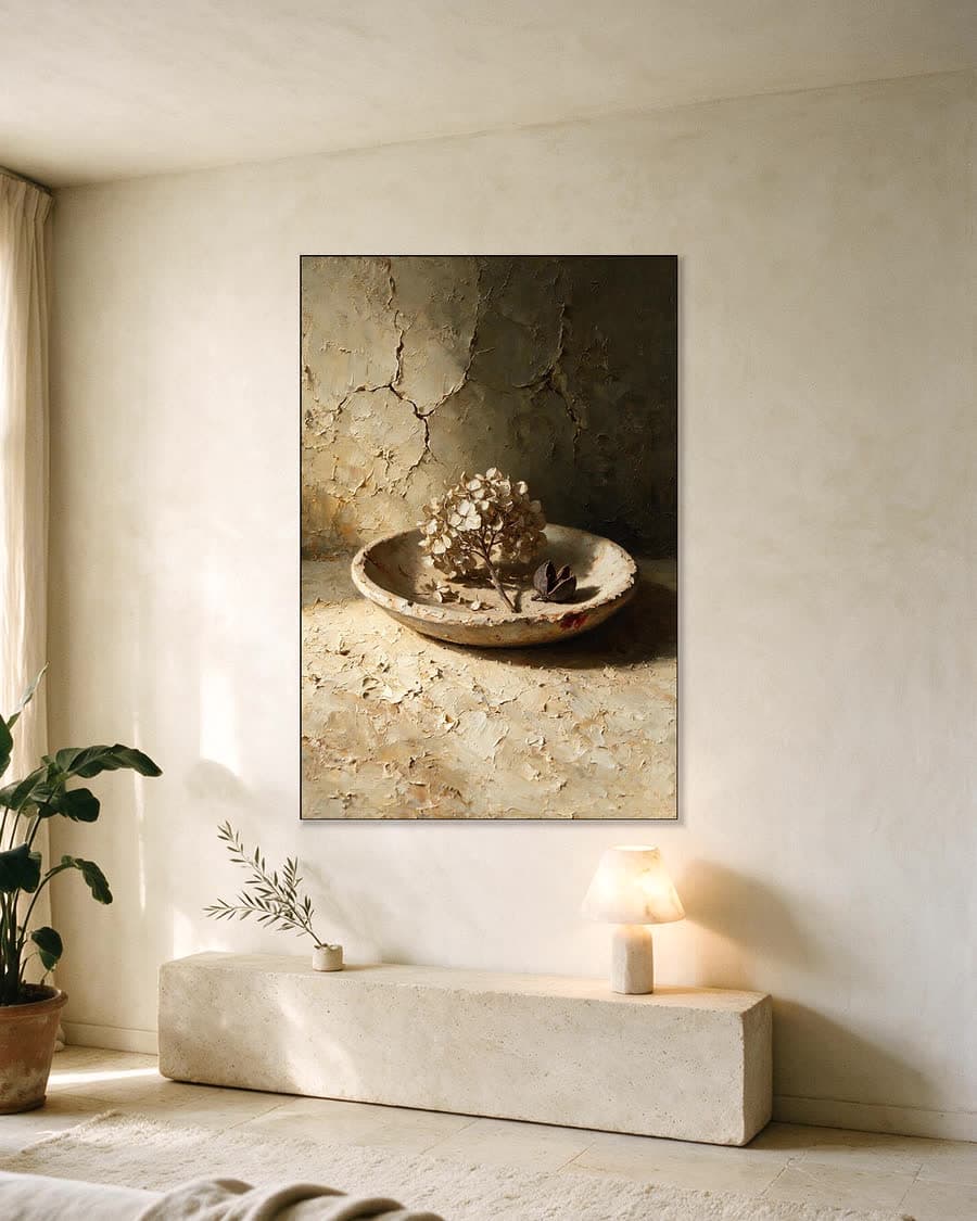 Gedroogde hortensia in een aluminium frame aan dezelfde muur