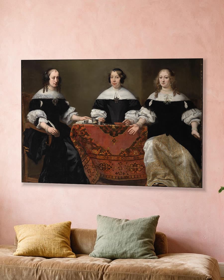 Drie regentessen van het Leprozenhuis te Amsterdam, 1668 in een aluminium frame aan dezelfde muur