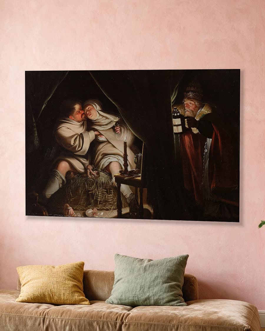 Satire op het celibaat in een aluminium frame aan dezelfde muur