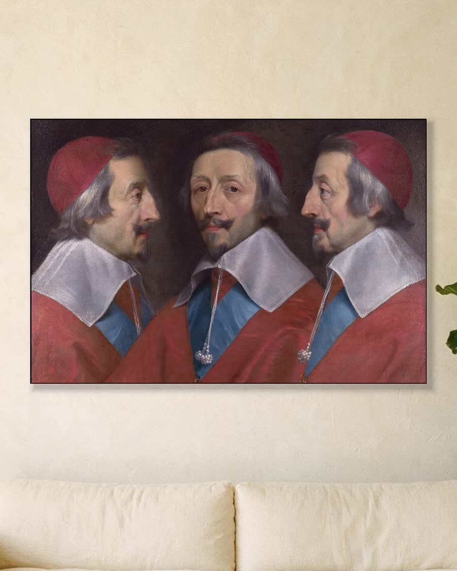 Drievoudig portret van kardinaal Richelieu in een aluminium frame aan dezelfde muur