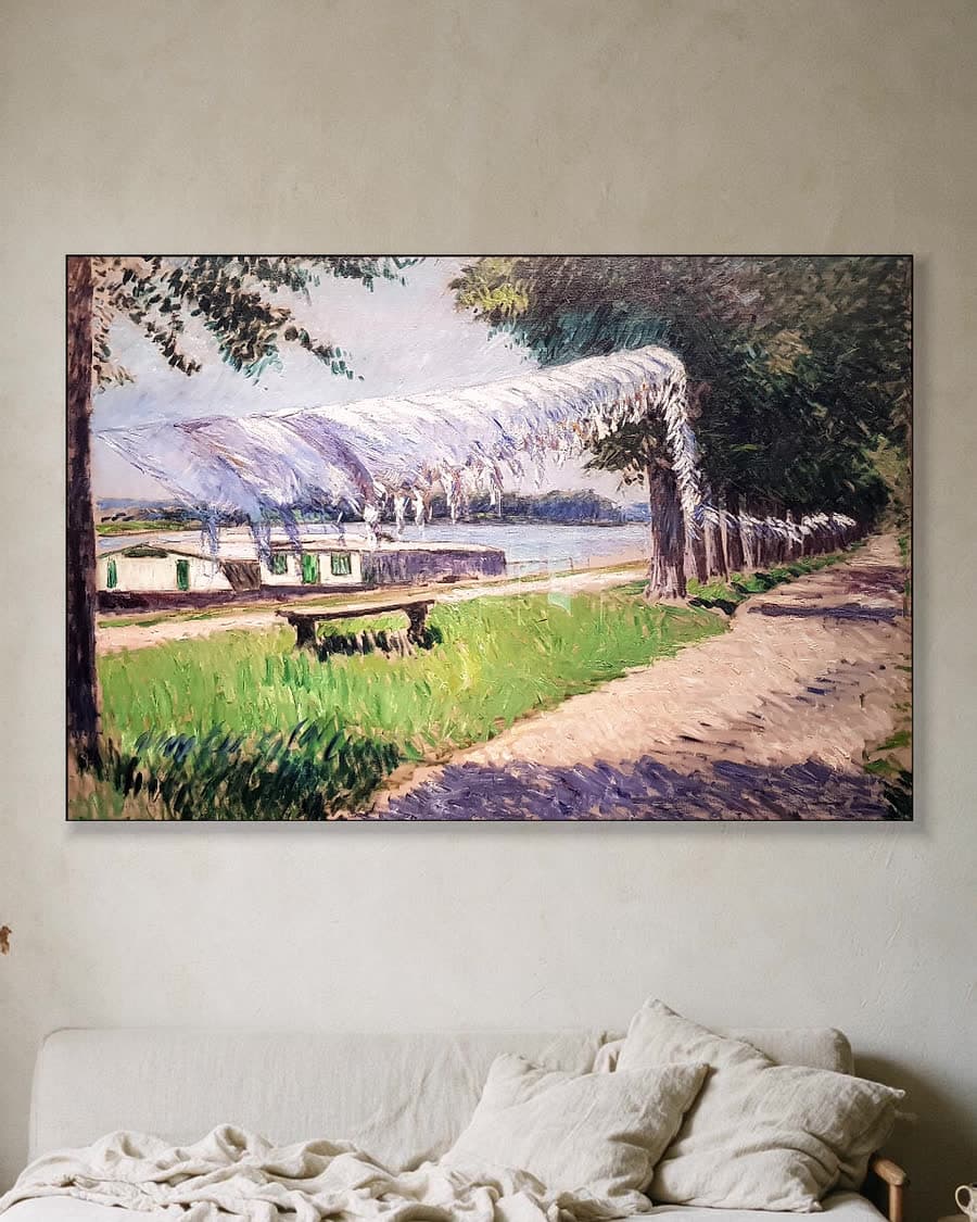 Drogend wasgoed aan de oever van de Seine in een aluminium frame aan dezelfde muur