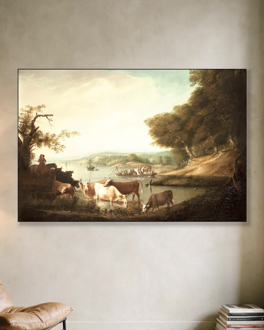 Een rustige drinkplaats met vee in een aluminium frame aan dezelfde muur