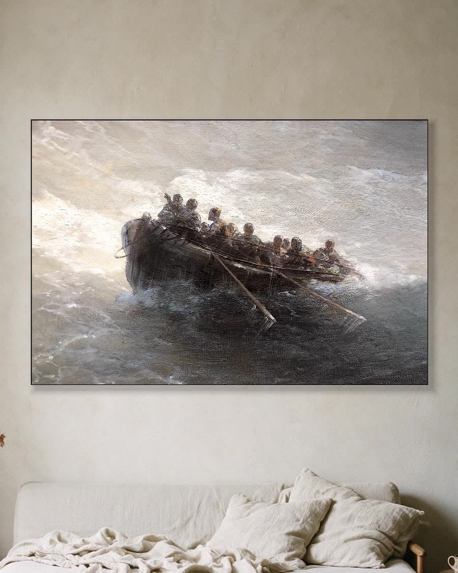 Boot met mensen in een aluminium frame aan dezelfde muur