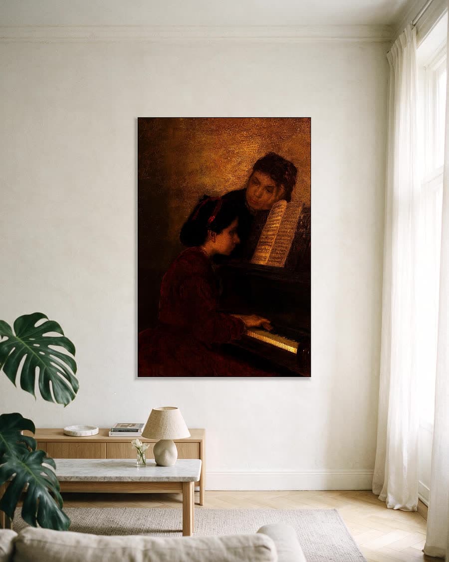 Aan de piano in een aluminium frame aan dezelfde muur