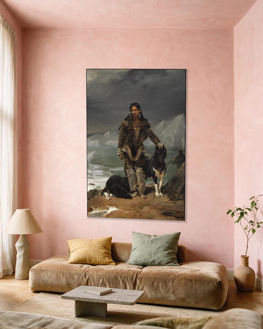Een vrouw uit het noordpoolgebied in een aluminium frame aan dezelfde muur