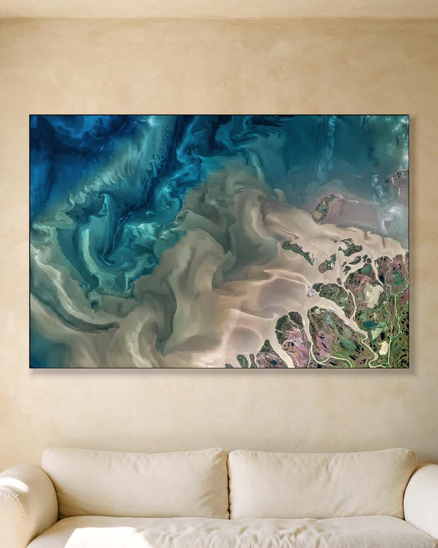 Stromende Delta in een aluminium frame aan dezelfde muur