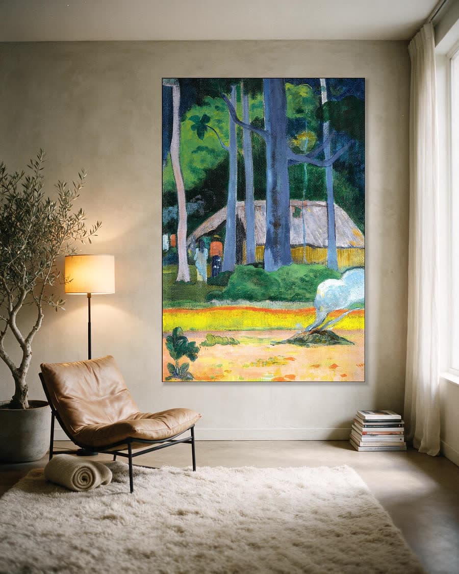Hut onder de bomen in een aluminium frame aan dezelfde muur