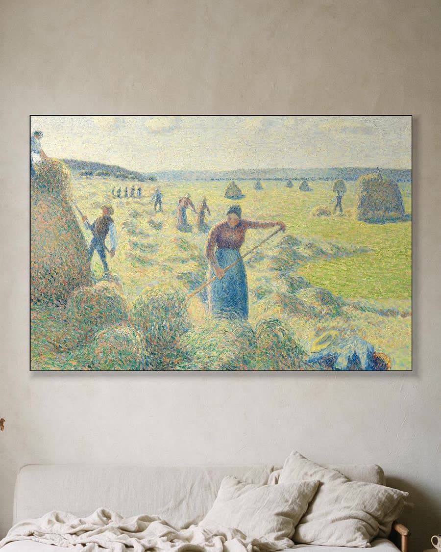 De hooioogst, Éragny in een aluminium frame aan dezelfde muur