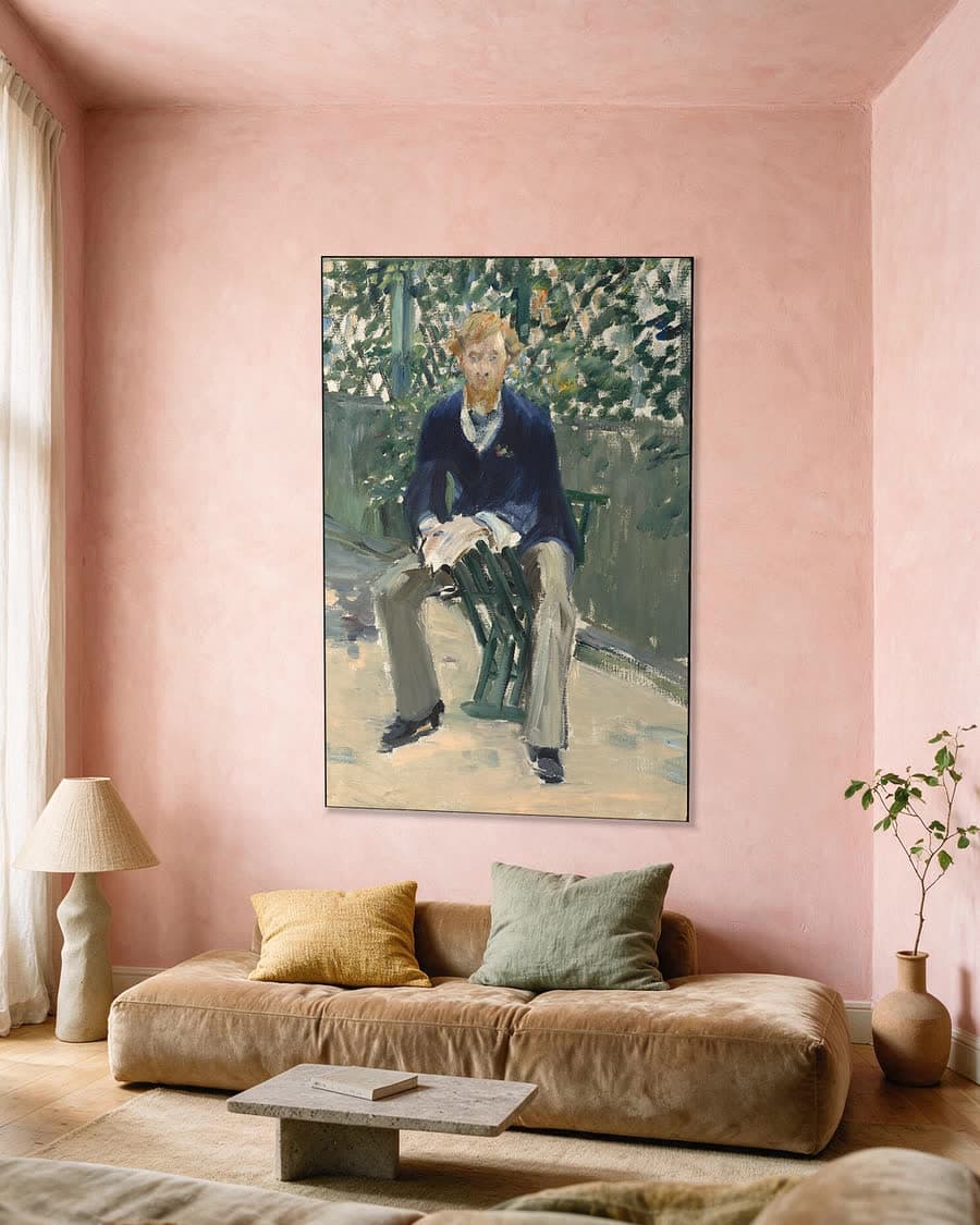 George Moore in de tuin van de kunstenaar in een aluminium frame aan dezelfde muur