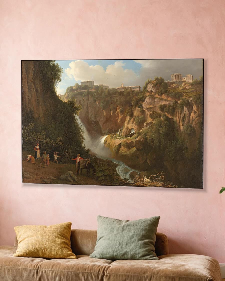 De waterval bij Tivoli in een aluminium frame aan dezelfde muur