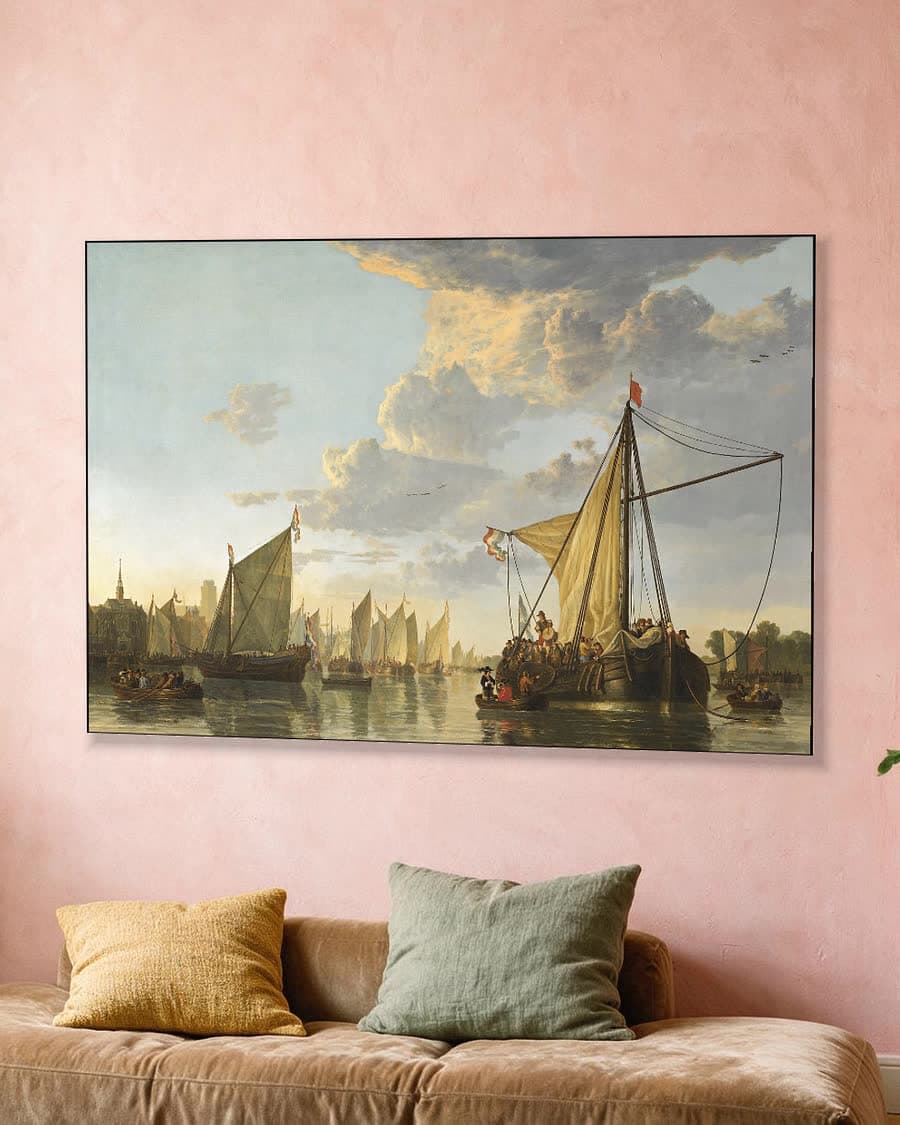 Gezicht op de Maas bij Dordrecht in een aluminium frame aan dezelfde muur
