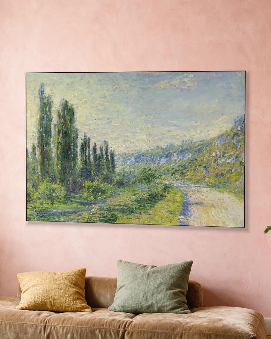 De Weg naar Vétheuil in een aluminium frame aan dezelfde muur