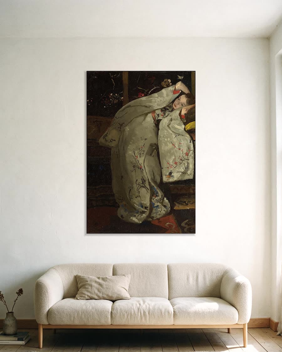 Meisje in witte kimono in een aluminium frame aan dezelfde muur