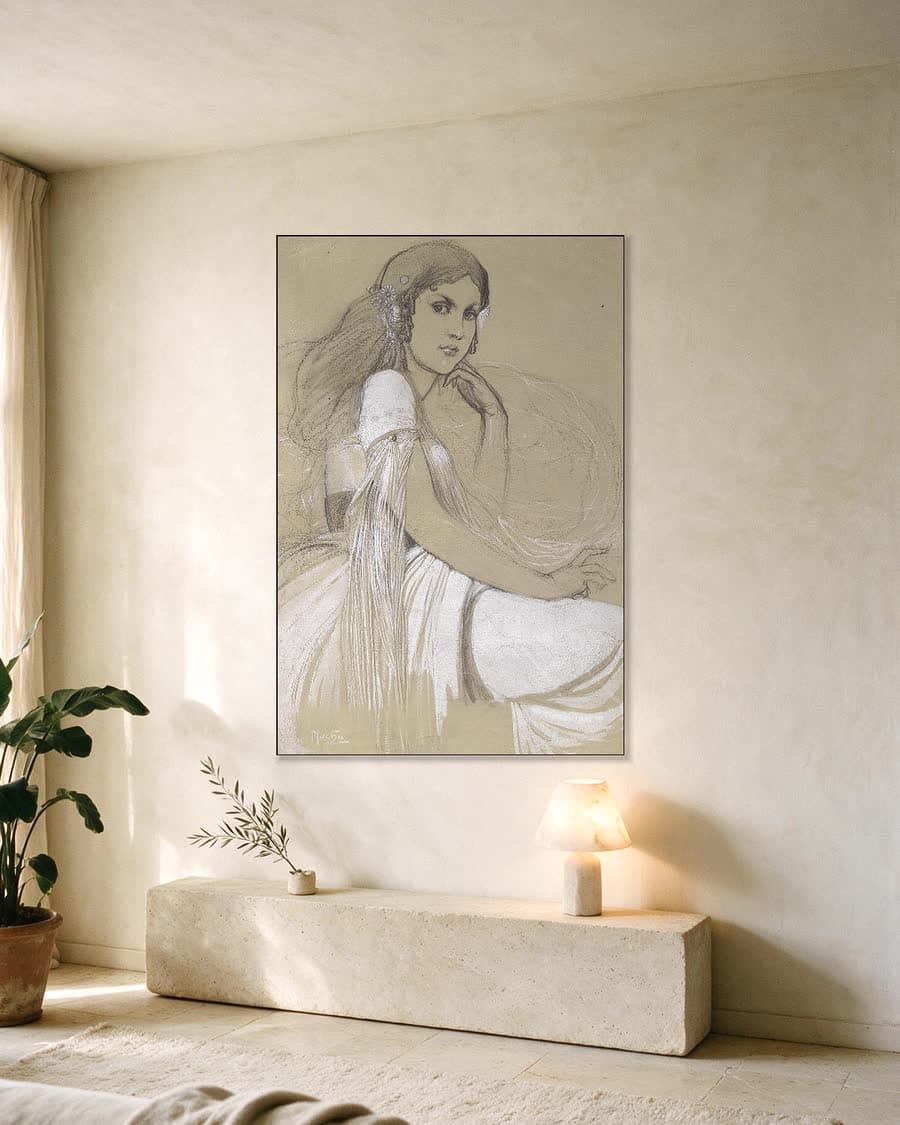 Jaroslava Mucha in een aluminium frame aan dezelfde muur