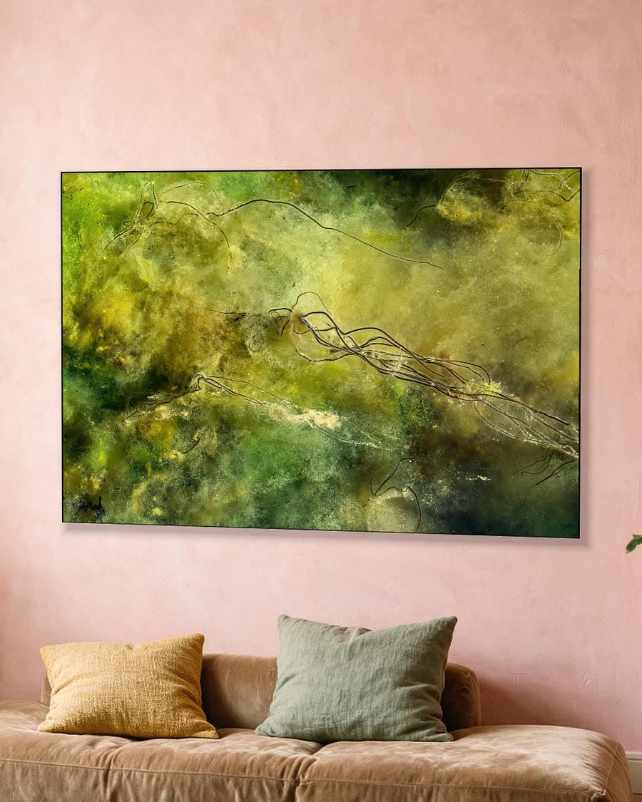 Groene Diepte in een aluminium frame aan dezelfde muur