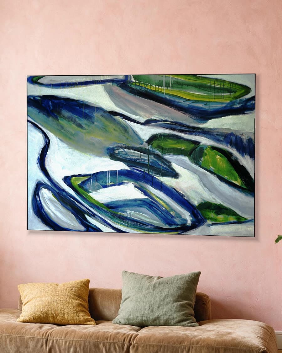 Stromende Vormen in een aluminium frame aan dezelfde muur