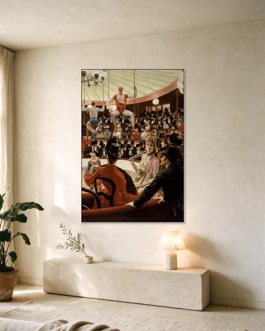 De circusliefhebster in een aluminium frame aan dezelfde muur