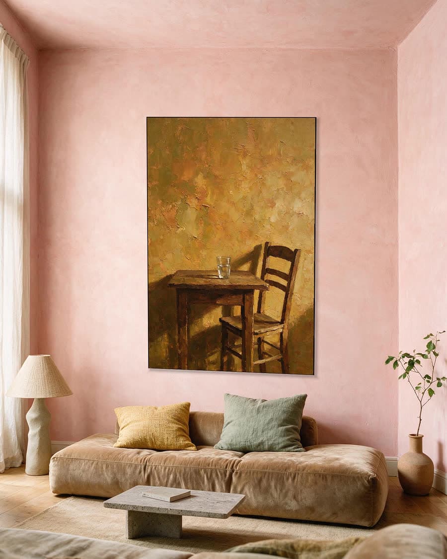 Halfvol glas in een aluminium frame aan dezelfde muur