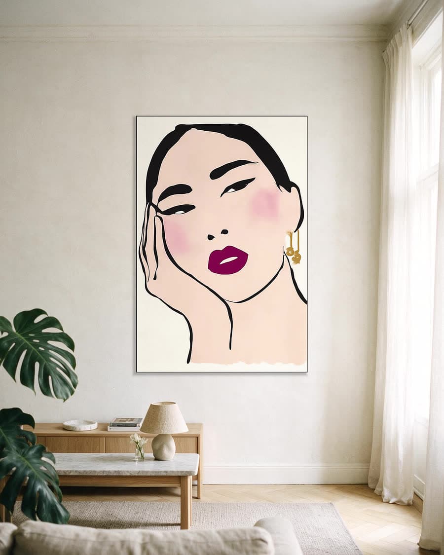 Hand aan de wang in een aluminium frame aan dezelfde muur