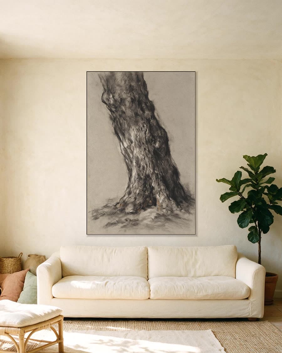 Boomstam in een aluminium frame aan dezelfde muur