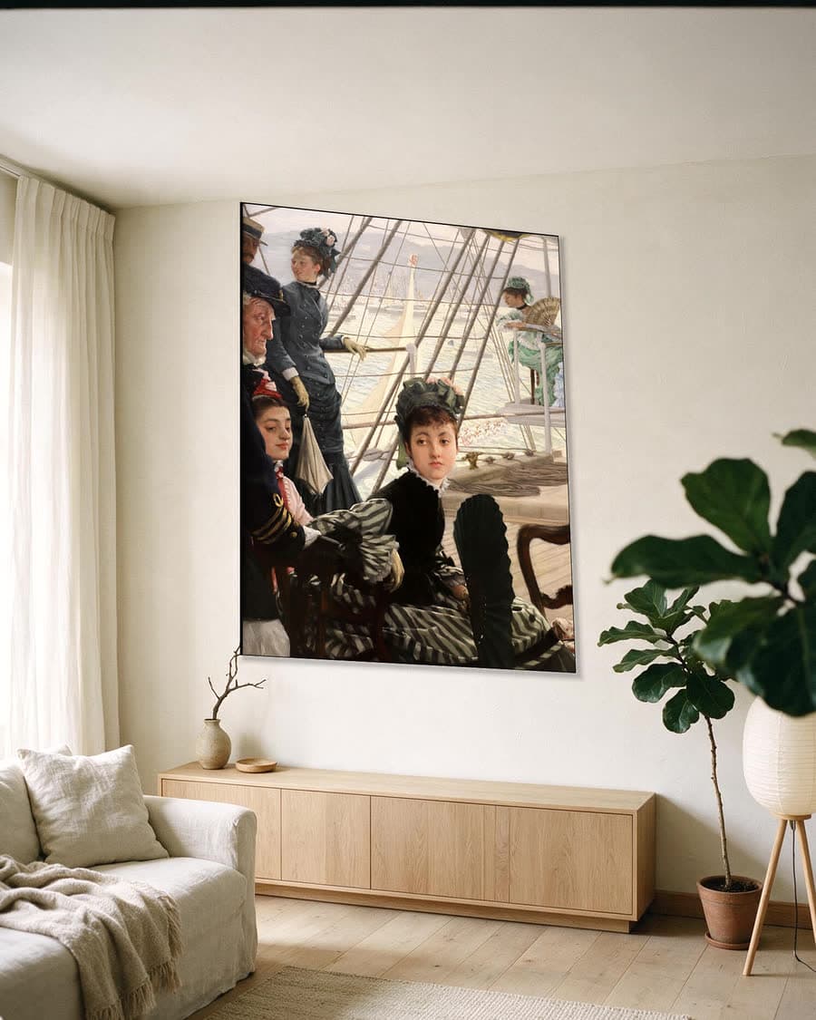 Het bal aan boord in een aluminium frame aan dezelfde muur
